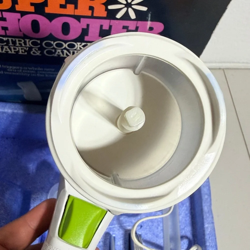 Vintage Wear-Ever Super Shooter Electric Cookie Press Canape Candy Maker 70001